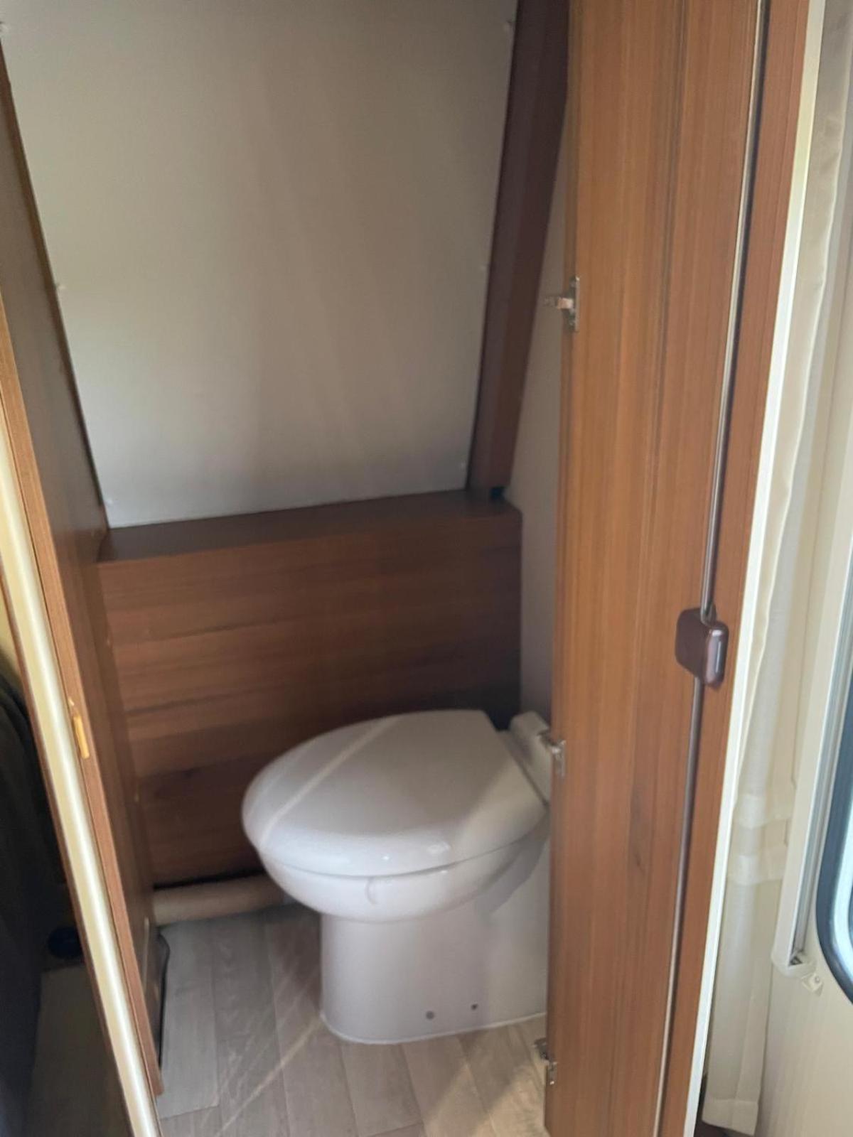 Camper Albanien Otel Golem  Dış mekan fotoğraf