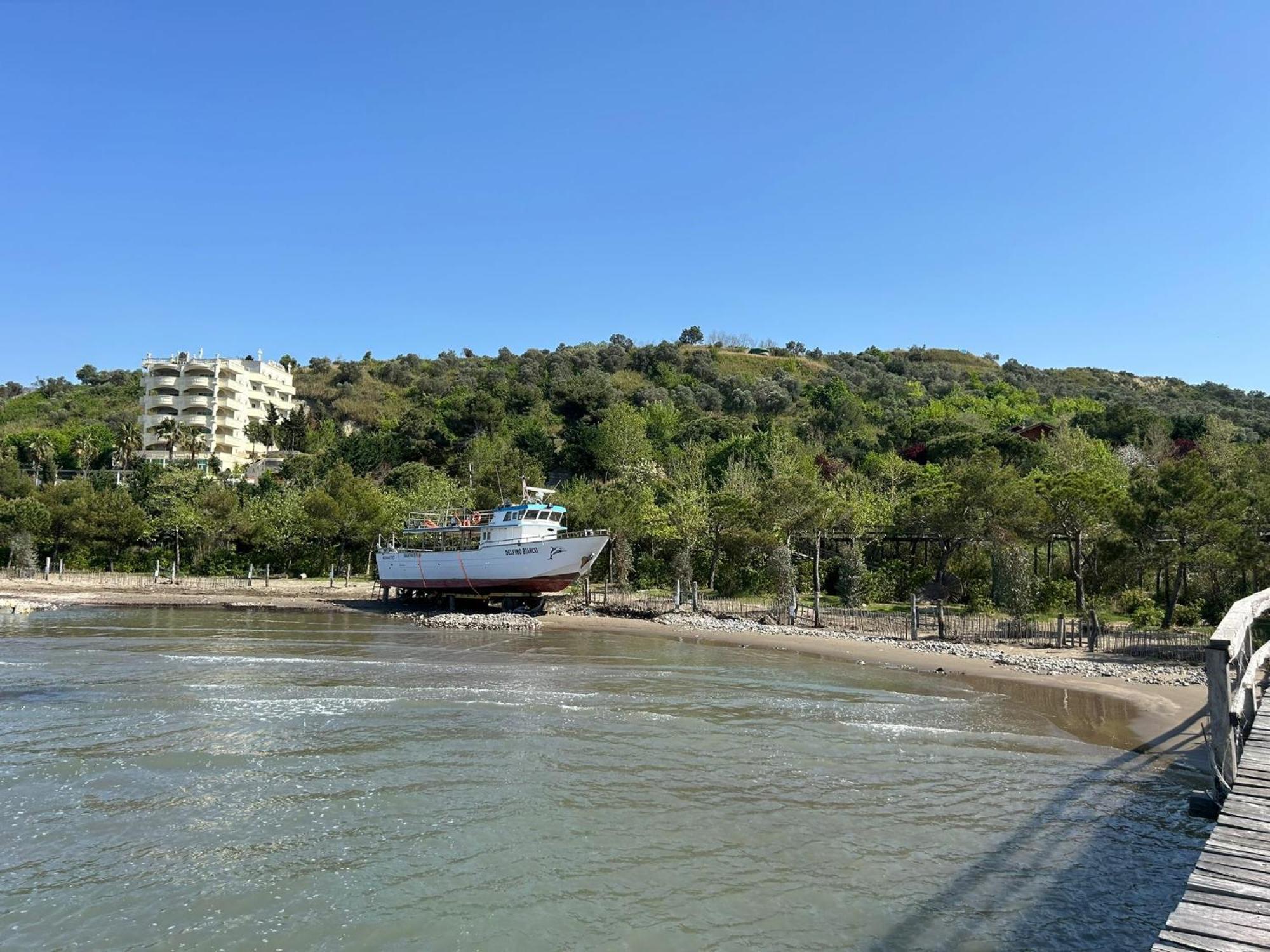 Camper Albanien Otel Golem  Dış mekan fotoğraf